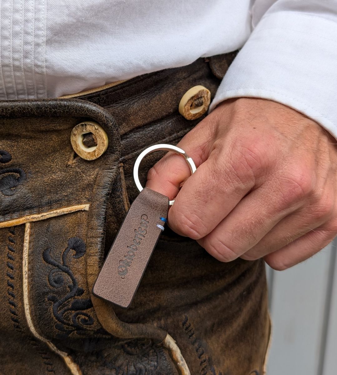 Oktoberfest™️ Schlüsselanhänger, braun